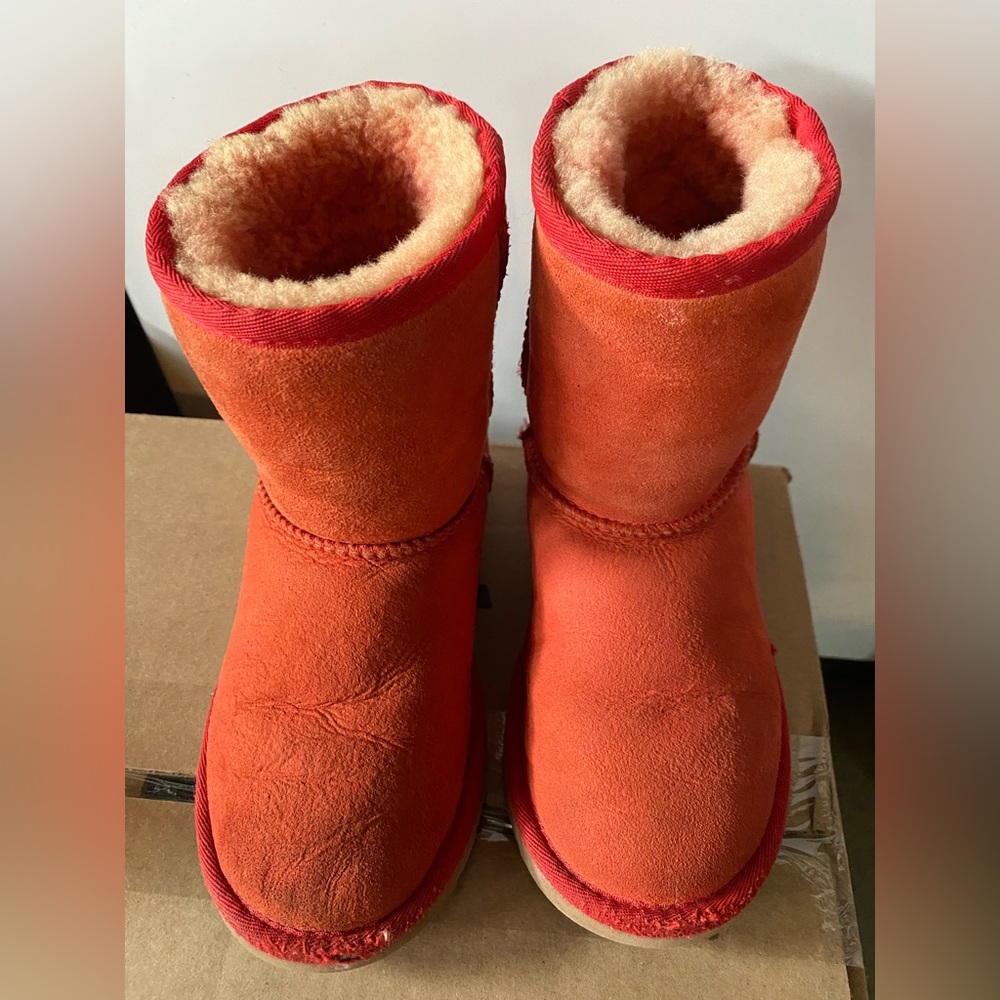 UGG girl’s boots size 8
